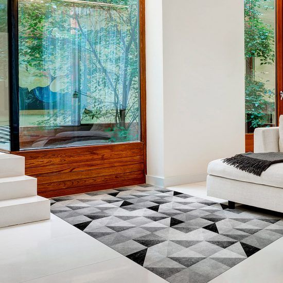 ALfombra Vinílica Grey Triangles recibidor