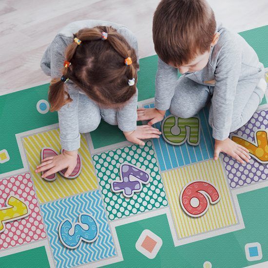 Alfombra Vinílica Infantil Rayuela dormitorio