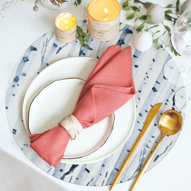 Trendy,Table,Scape,Decor,With,Living,Coral,Napkins,And,Golden