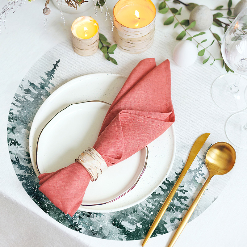 Trendy,Table,Scape,Decor,With,Living,Coral,Napkins,And,Golden