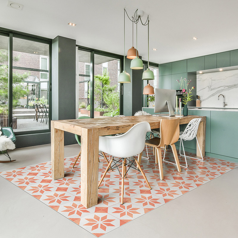 Spacious,Dining,Room,With,Wooden,Table,And,Chairs,In,A