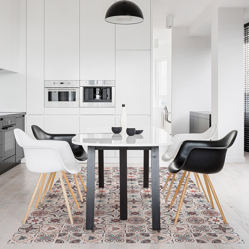 Spacious,Kitchen,Interior,In,Black,And,White,With,Dining,Area