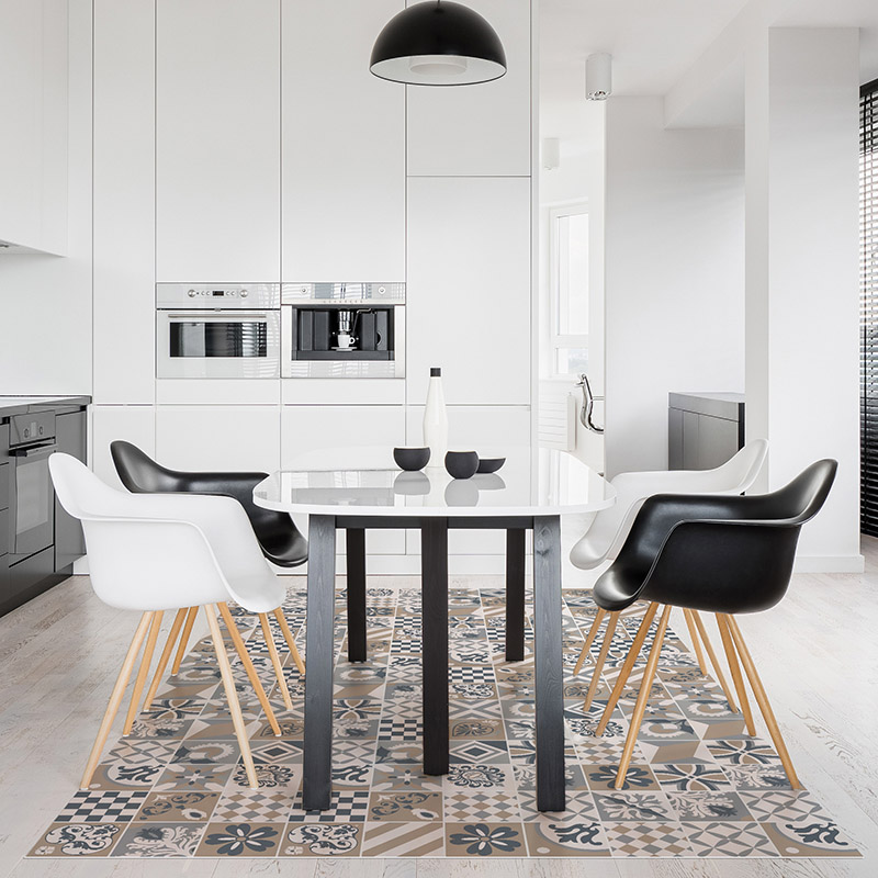 Spacious,Kitchen,Interior,In,Black,And,White,With,Dining,Area