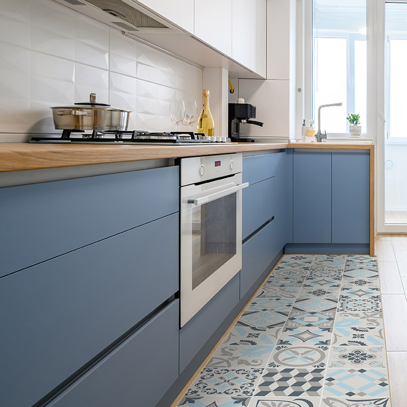 Details,Of,Cozy,Well,Designed,Teal-blue,And,White,Modern,Kitchen